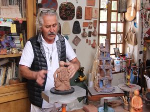 Pablo Seminarios discussing his Art